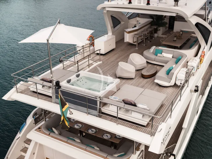 ALEGRIA Azimut Grande 32m - sundeck aft ALEGRIA Azimut Grande 32m - sundeck aft