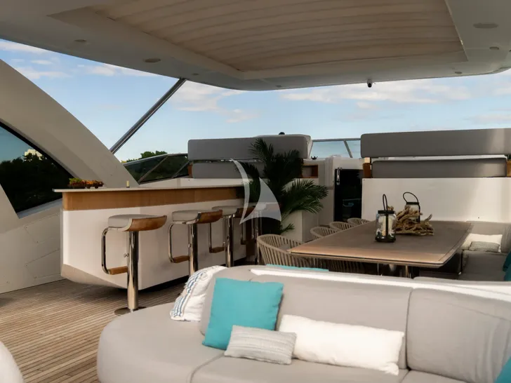 ALEGRIA Azimut Grande 32m - sundeck bar and alfresco dining area ALEGRIA Azimut Grande 32m - sundeck bar and alfresco dining area