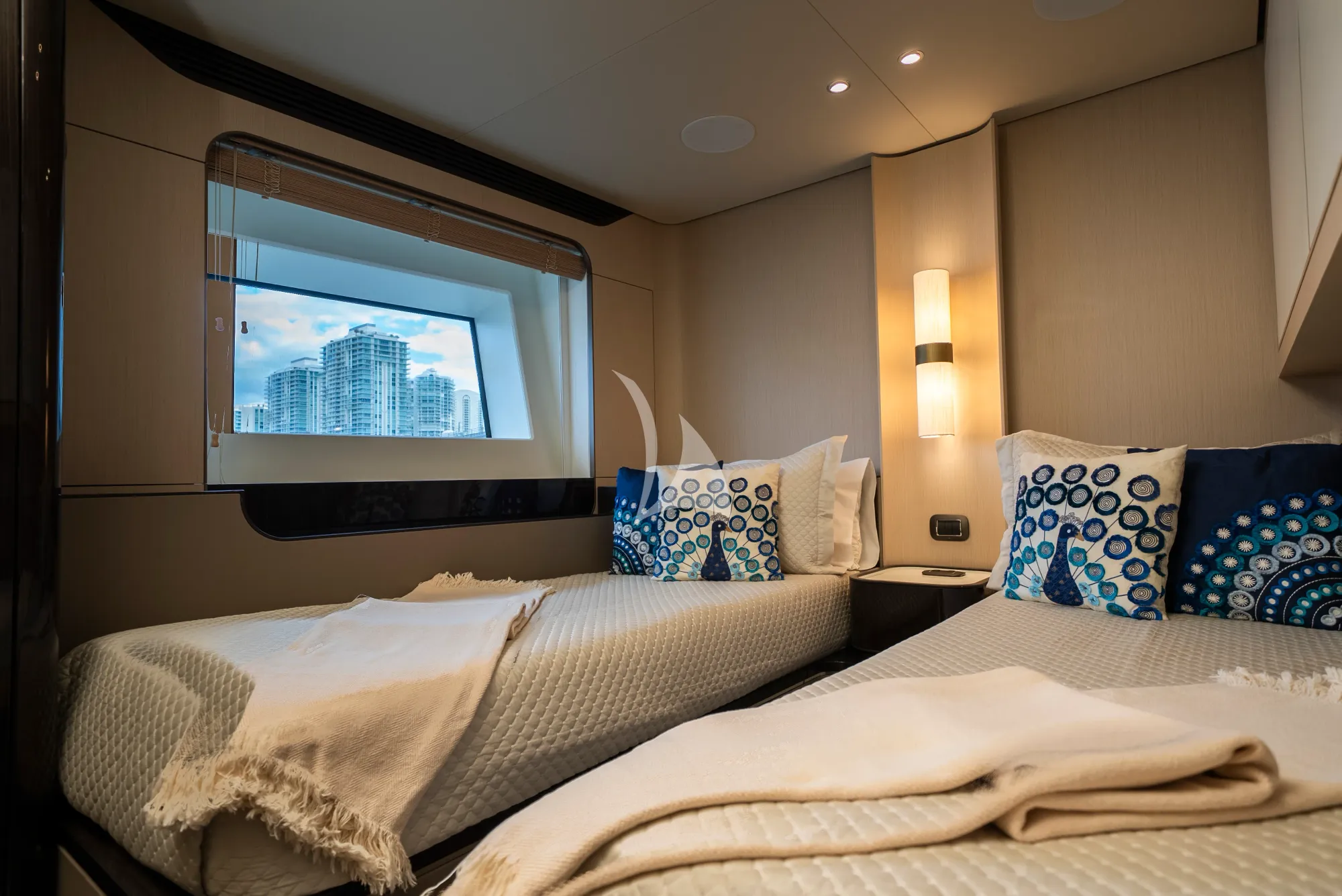 Charter Yacht ALEGRIA - Azimut Grande 32m - 4 Cabins - Nassau - Exumas - Bahamas