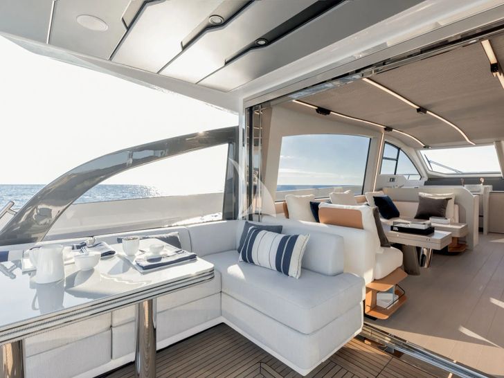 ALE II Azimut S7 - aft deck seating ALE II Azimut S7 - aft deck seating