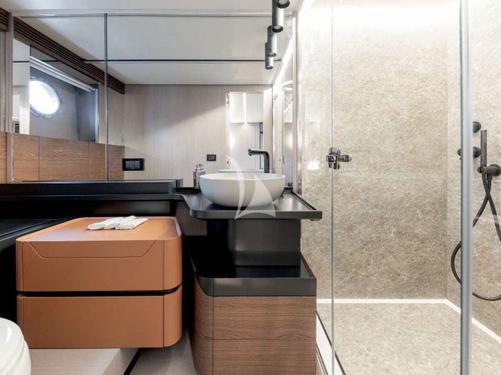 ALE II Azimut S7 - master cabin bathroom ALE II Azimut S7 - master cabin bathroom