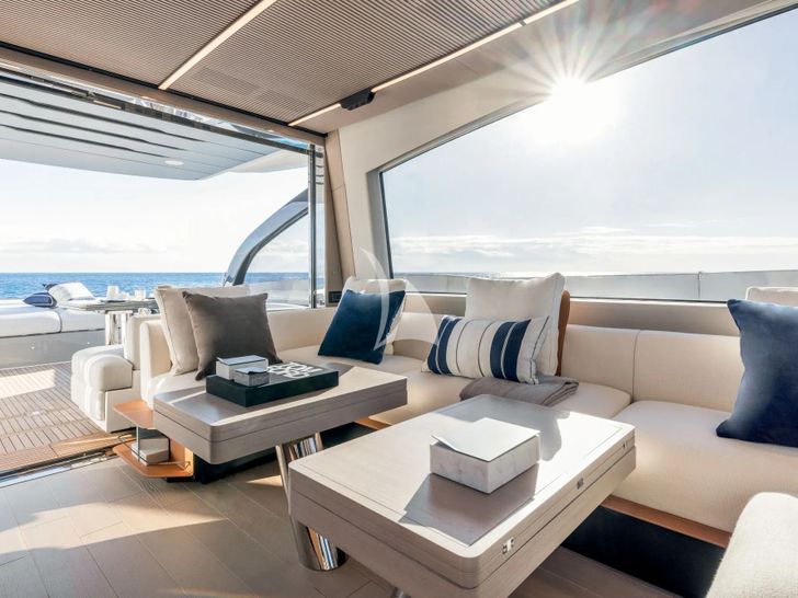 ALE II Azimut S7 - saloon seating and dining ALE II Azimut S7 - saloon seating and dining