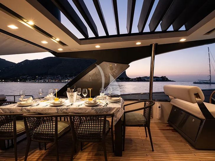 ALEXANDER M San Lorenzo SL78 - flybridge dining area ALEXANDER M San Lorenzo SL78 - flybridge dining area