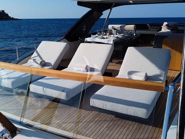 ALEXANDER M San Lorenzo SL78 - flybridge sun beds ALEXANDER M San Lorenzo SL78 - flybridge sun beds