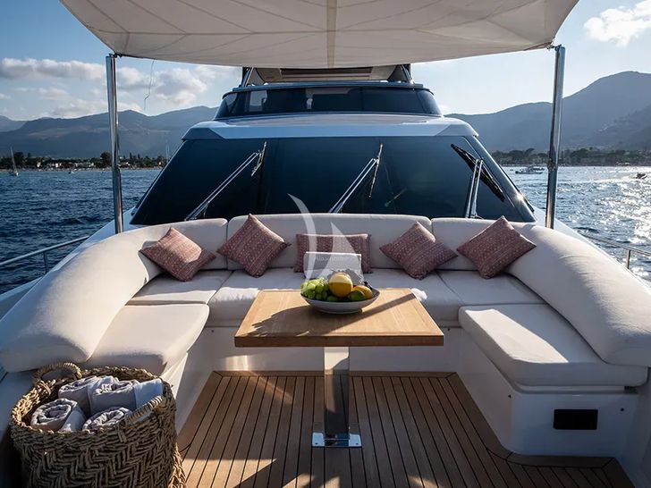 ALEXANDER M San Lorenzo SL78 - foredeck lounge ALEXANDER M San Lorenzo SL78 - foredeck lounge