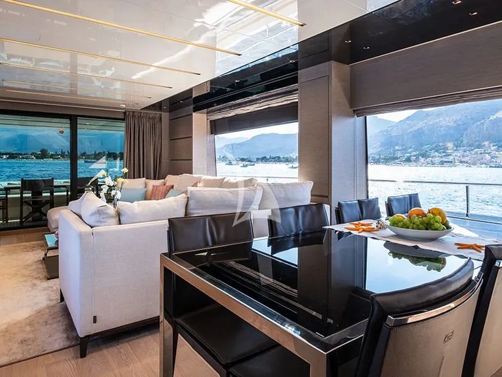 ALEXANDER M San Lorenzo SL78 - saloon and dining area ALEXANDER M San Lorenzo SL78 - saloon and dining area