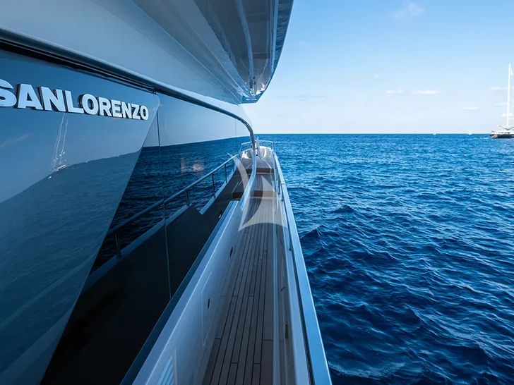 ALEXANDER M San Lorenzo SL78 - side walkway ALEXANDER M San Lorenzo SL78 - side walkway