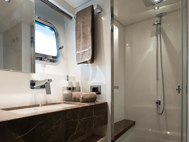 ALEXANDER M San Lorenzo SL78 - twin cabin bathroom ALEXANDER M San Lorenzo SL78 - twin cabin bathroom