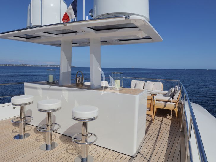 ALEXANDRA Wally Ace 27m flybridge minibar ALEXANDRA Wally Ace 27m flybridge minibar