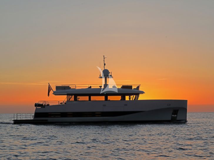 ALEXANDRA Wally Ace 27m under the sunset