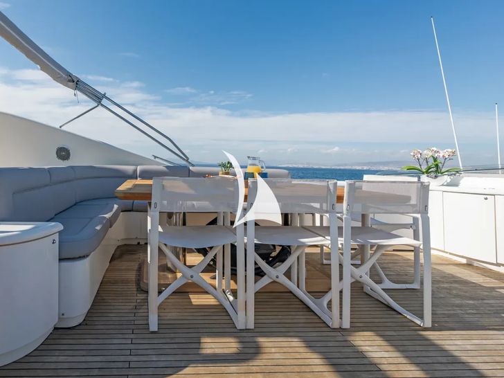 ALFA Posillipo Technema 80 flybridge seating and dining ALFA Posillipo Technema 80 flybridge seating and dining