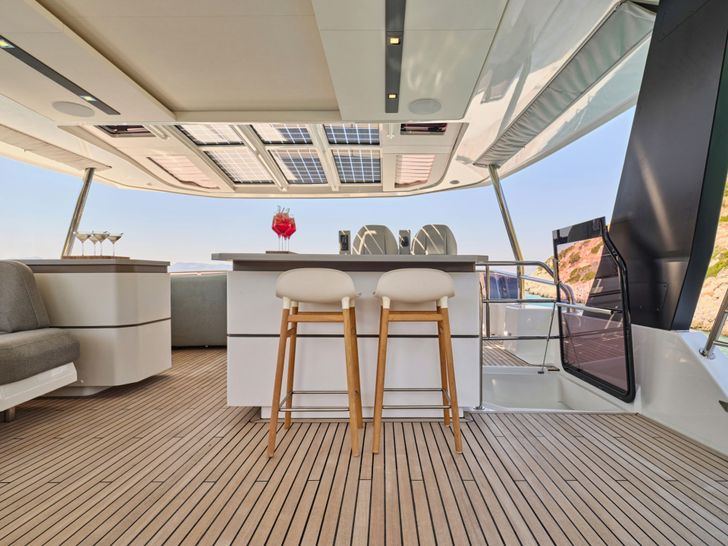 ALINA Fountaine Pajot Power 80 - flybridge bar area ALINA Fountaine Pajot Power 80 - flybridge bar area