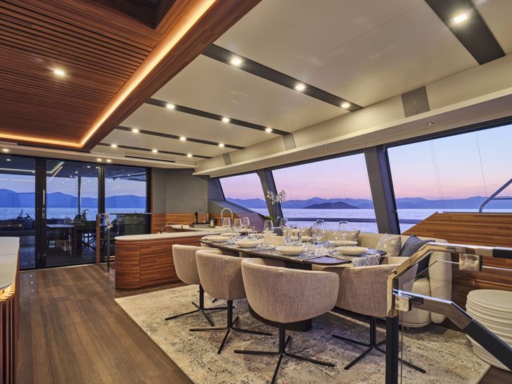 ALINA Fountaine Pajot Power 80 - interior dining area ALINA Fountaine Pajot Power 80 - interior dining area