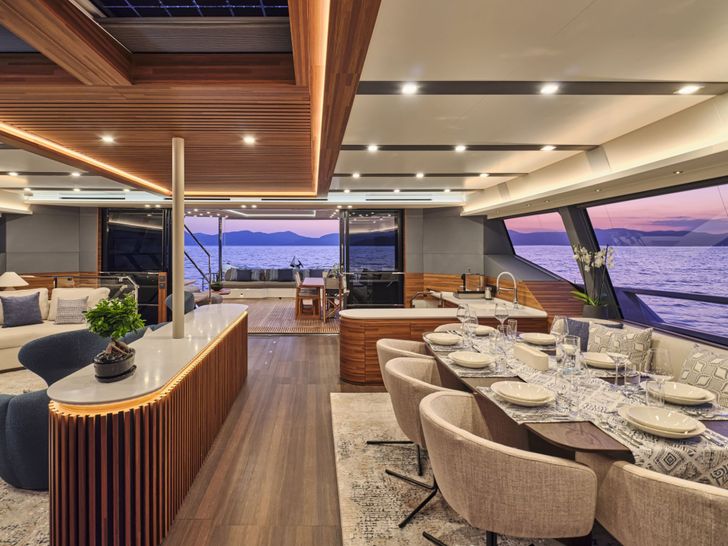 ALINA Fountaine Pajot Power 80 - salon and dining area ALINA Fountaine Pajot Power 80 - salon and dining area