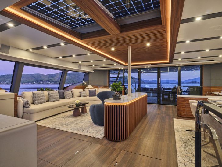 ALINA Fountaine Pajot Power 80 - salon lounge ALINA Fountaine Pajot Power 80 - salon lounge