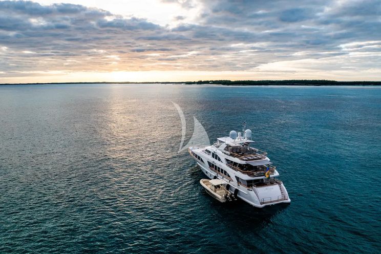 Charter Yacht ALLORA - Benetti 121 - 5 Cabins - St Martin - St Barths - Leewards - Caribbean