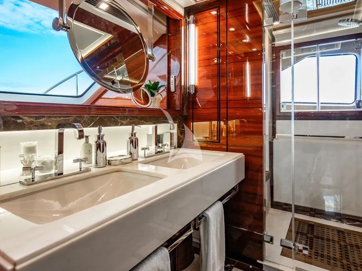 ALLORA Benetti 121 - master cabin bathroom ALLORA Benetti 121 - master cabin bathroom
