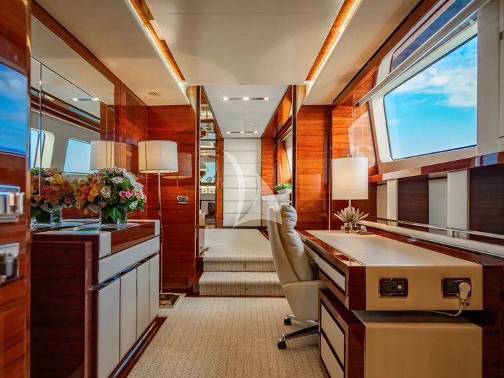 ALLORA Benetti 121 - master cabin office ALLORA Benetti 121 - master cabin office