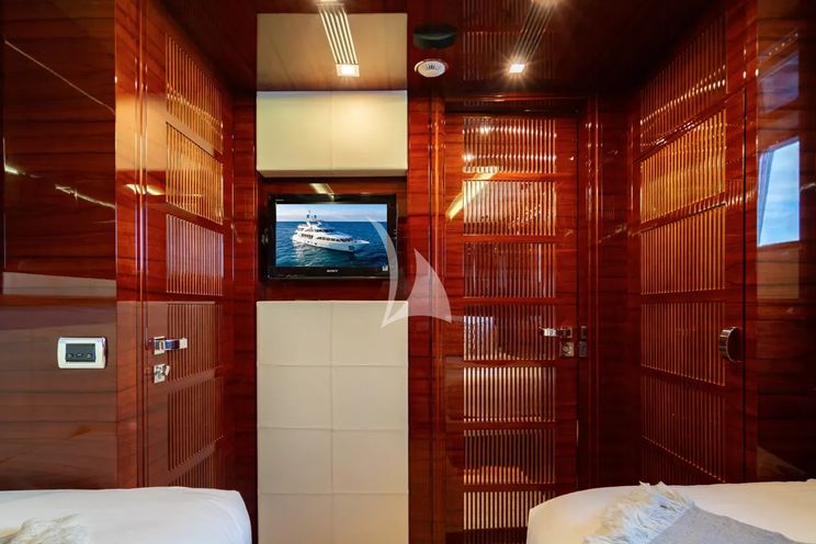 Charter Yacht ALLORA - Benetti 121 - 5 Cabins - St Martin - St Barths - Leewards - Caribbean