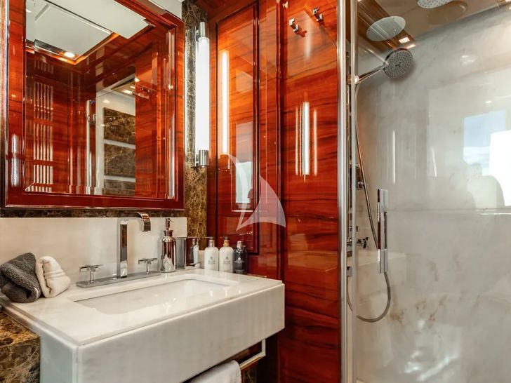 ALLORA Benetti 121 - twin cabin 1 bathroom ALLORA Benetti 121 - twin cabin 1 bathroom