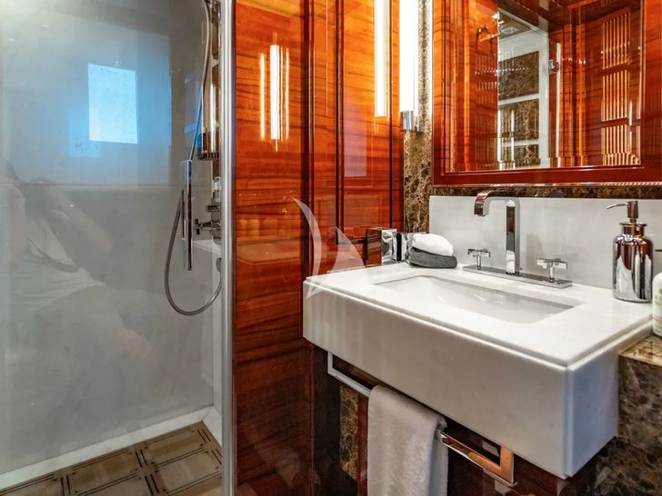 ALLORA Benetti 121 - twin cabin 2 bathroom ALLORA Benetti 121 - twin cabin 2 bathroom