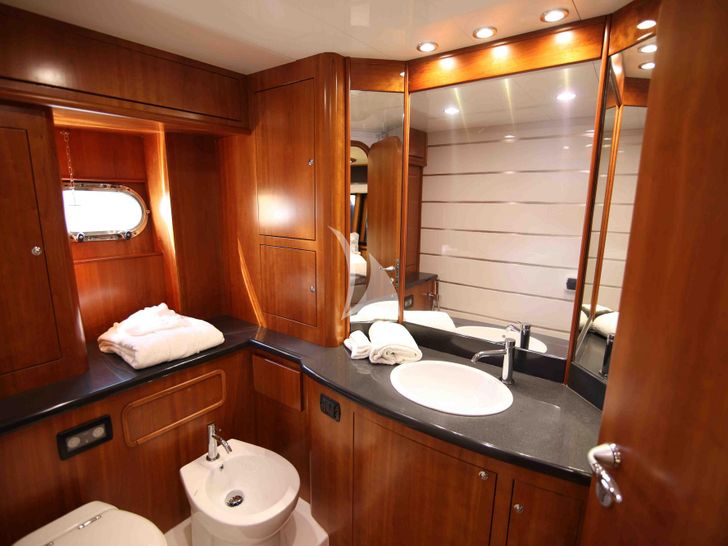 ALMA DE MAR VZ Yacht 22m bathroom ALMA DE MAR VZ Yacht 22m bathroom