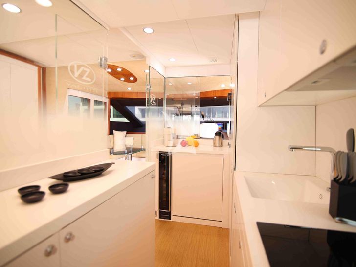 ALMA DE MAR VZ Yacht 22m galley