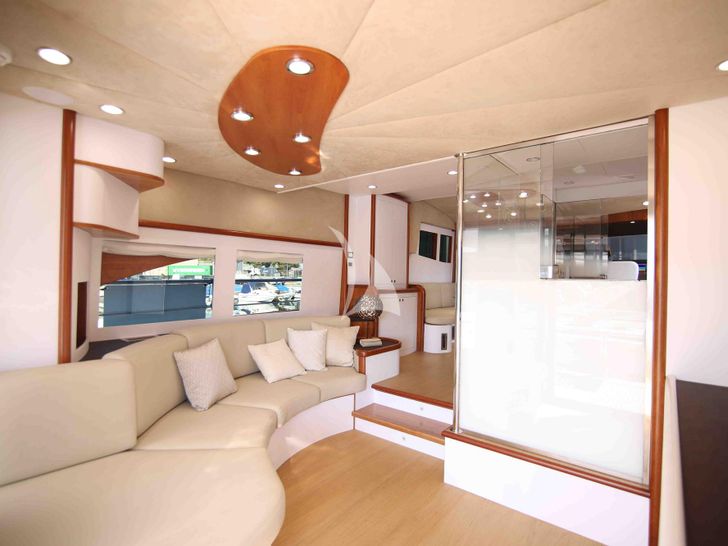 ALMA DE MAR VZ Yacht 22m main saloon ALMA DE MAR VZ Yacht 22m main saloon