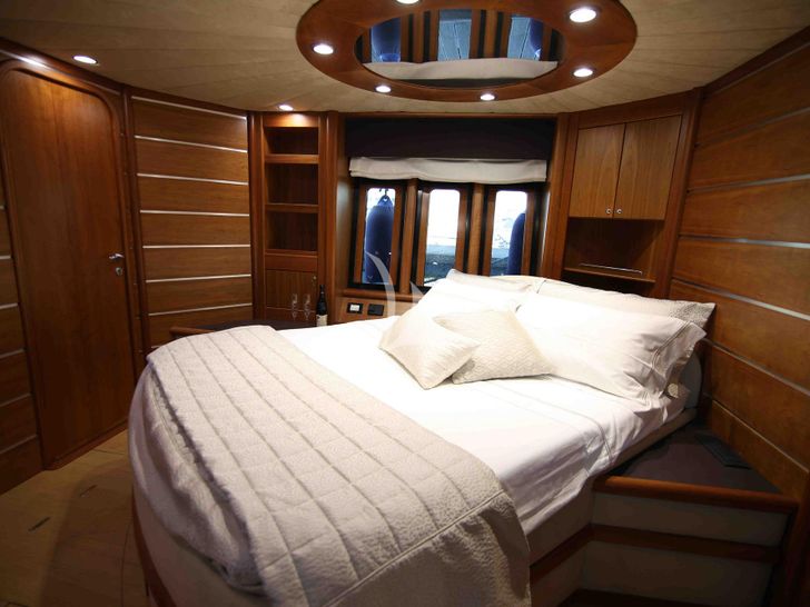 ALMA DE MAR VZ Yacht 22m master cabin