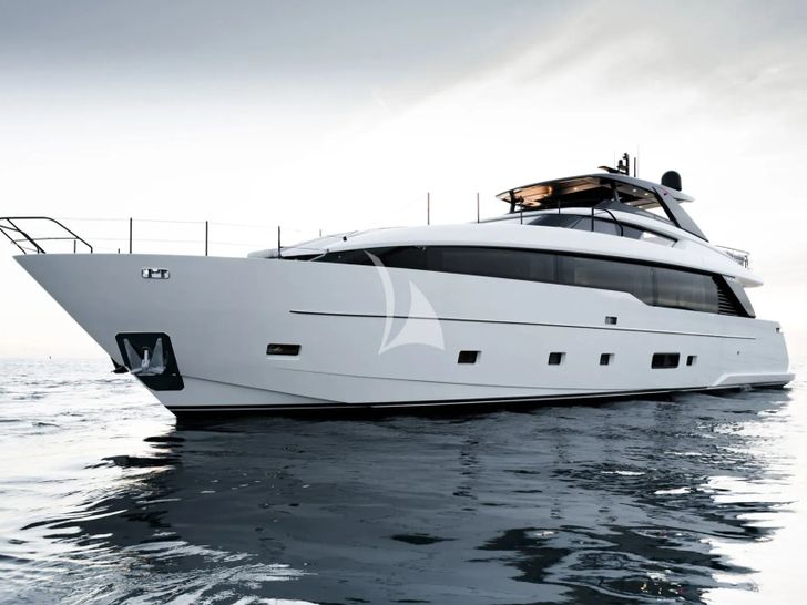 ALMA BLU Sanlorenzo SL86A - anchored side fordeck view ALMA BLU Sanlorenzo SL86A - anchored side fordeck view