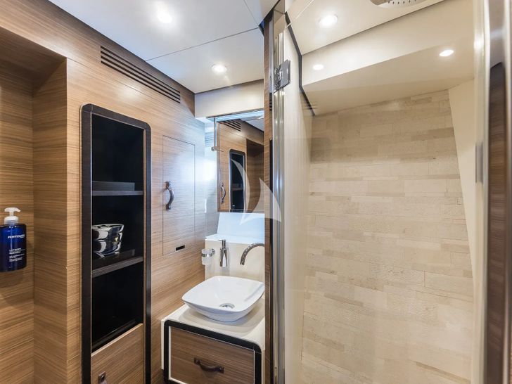 ALMAR II Azimut Magellano 76 - VIP cabin bathroom ALMAR II Azimut Magellano 76 - VIP cabin bathroom