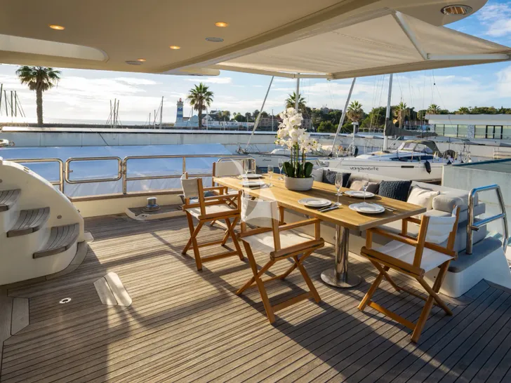 ALMAR II Azimut Magellano 76 - aft deck ALMAR II Azimut Magellano 76 - aft deck