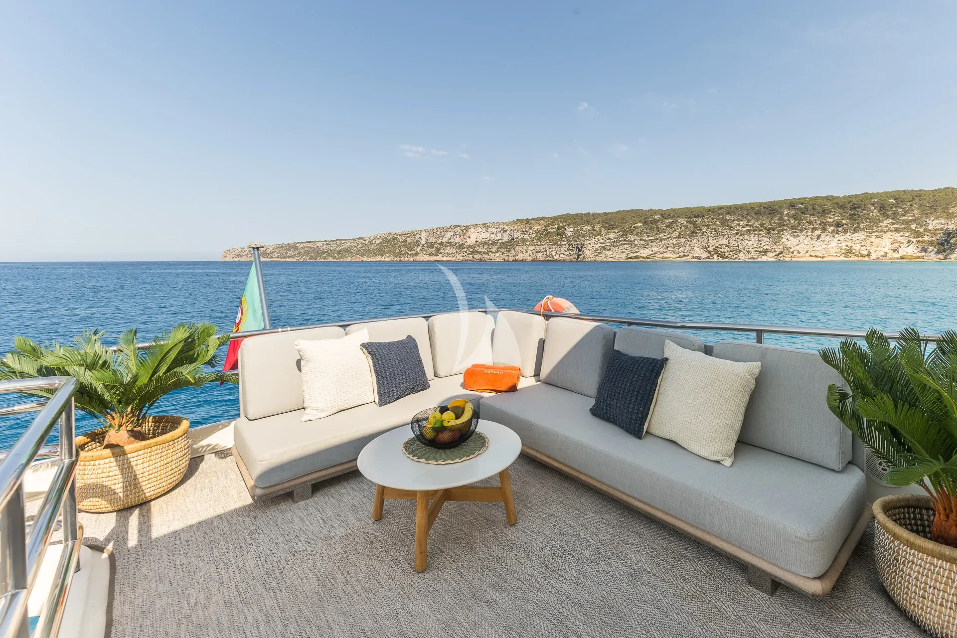 ALMAR II Azimut Magellano 76 - flybridge open lounge