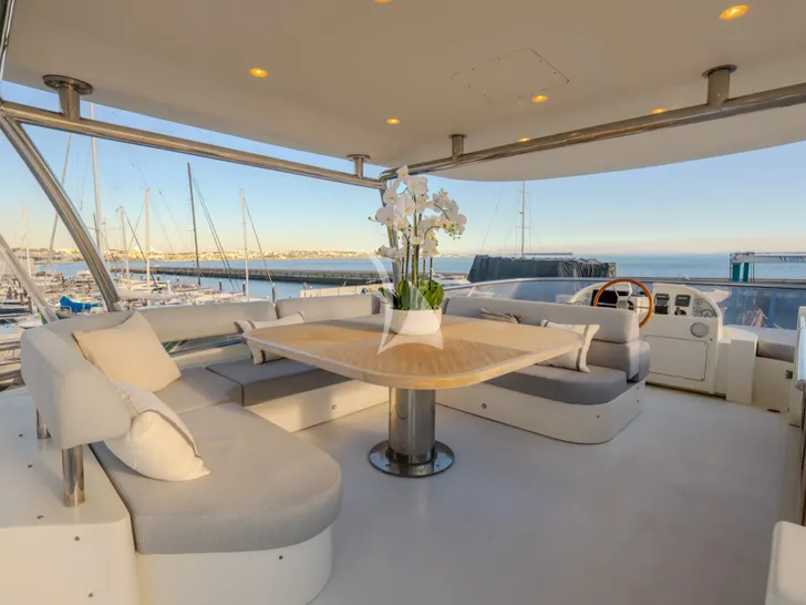 ALMAR II Azimut Magellano 76 - flybridge ALMAR II Azimut Magellano 76 - flybridge