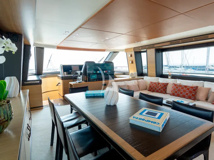 ALMAR II Azimut Magellano 76 - main dining area ALMAR II Azimut Magellano 76 - main dining area