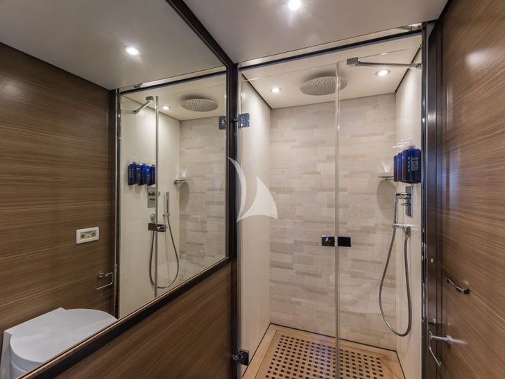 ALMAR II Azimut Magellano 76 - master cabin shower ALMAR II Azimut Magellano 76 - master cabin shower