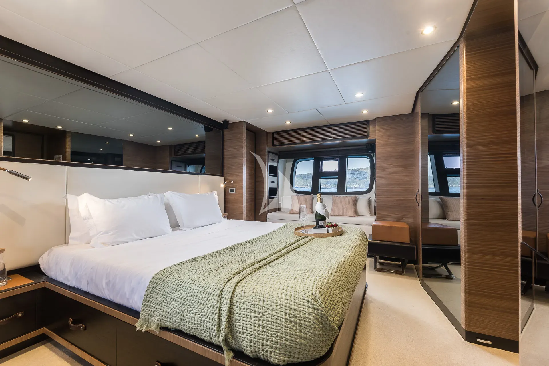 ALMAR II Azimut Magellano 76 - master cabin