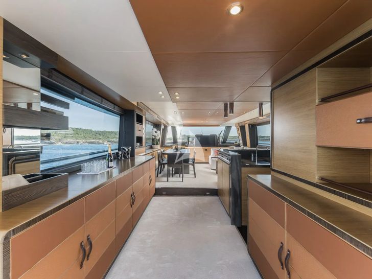 ALMAR II Azimut Magellano 76 - saloon hallway ALMAR II Azimut Magellano 76 - saloon hallway