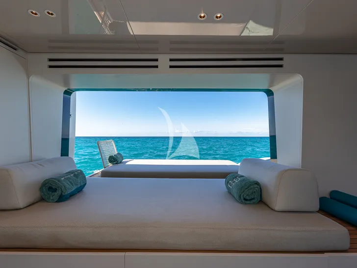 ON TIME Sanlorenzo SX112 - beach club cushioned beds ON TIME Sanlorenzo SX112 - beach club cushioned beds