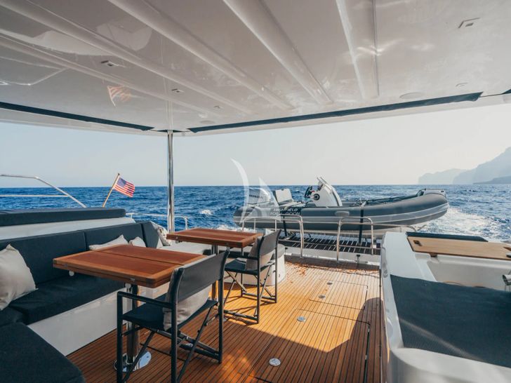 ALMOSTA ROAD Lagoon 55 - aft deck dining area ALMOSTA ROAD Lagoon 55 - aft deck dining area