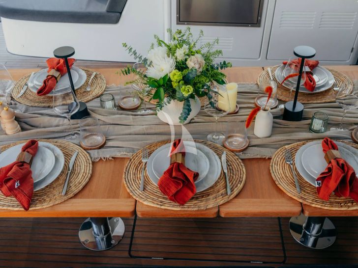 ALMOSTA ROAD Lagoon 55 - alfresco dining set up ALMOSTA ROAD Lagoon 55 - alfresco dining set up