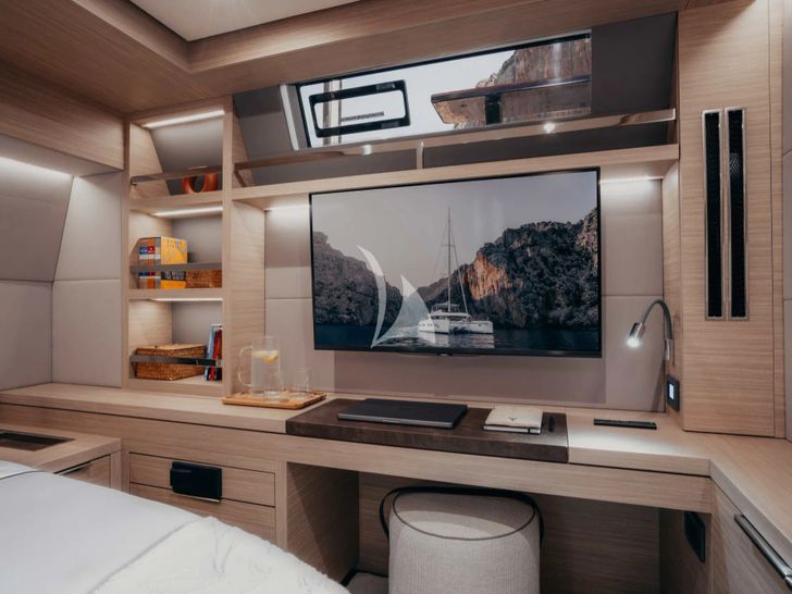 ALMOSTA ROAD Lagoon 55 - cabin TV ALMOSTA ROAD Lagoon 55 - cabin TV
