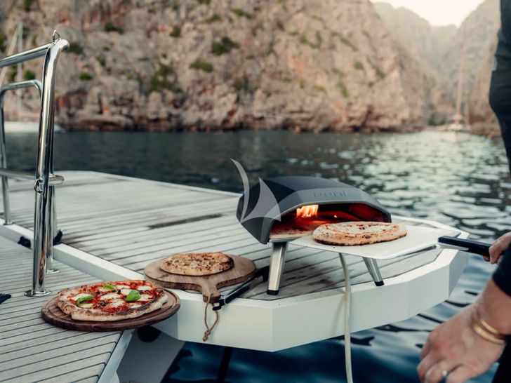 ALMOSTA ROAD Lagoon 55 - pizza onboard ALMOSTA ROAD Lagoon 55 - pizza onboard