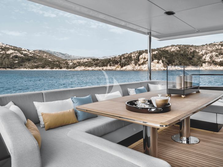 ALUMINIA TOO Azimut Grande 27m - aft alfresco dining area ALUMINIA TOO Azimut Grande 27m - aft alfresco dining area