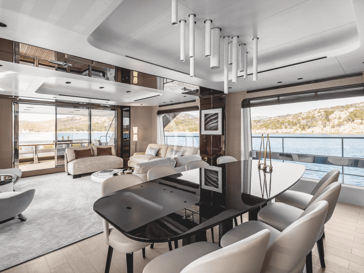 ALUMINIA TOO Azimut Grande 27m - indoor dining area ALUMINIA TOO Azimut Grande 27m - indoor dining area