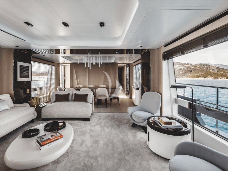 ALUMINIA TOO Azimut Grande 27M saloon seating