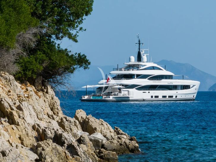 ALUNYA Benetti B.Now 50m - anchored near an island ALUNYA Benetti B.Now 50m - anchored near an island