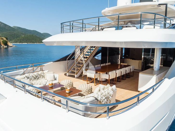 ALUNYA Benetti B.Now 50m - sky deck aft ALUNYA Benetti B.Now 50m - sky deck aft