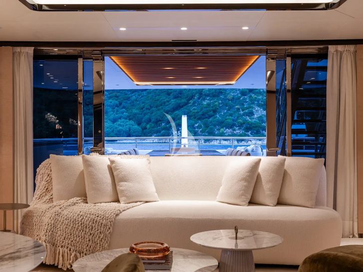 ALUNYA Benetti B.Now 50m - sky lounge seating ALUNYA Benetti B.Now 50m - sky lounge seating