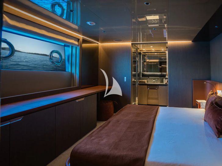 ALVIUM Ferretti Custom Line 106 - VIP cabin 2 ALVIUM Ferretti Custom Line 106 - VIP cabin 2